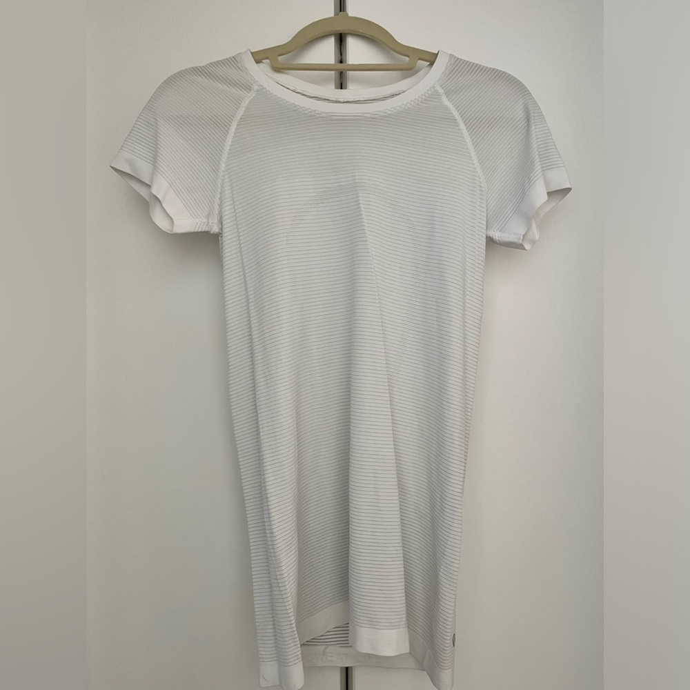 Lululemon swiftly shortsleeve size 6